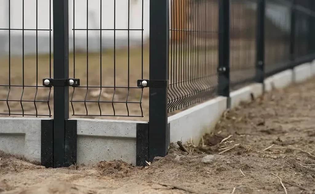 Samodzielne ogrodzenie bez błędów: krok po kroku i koszty