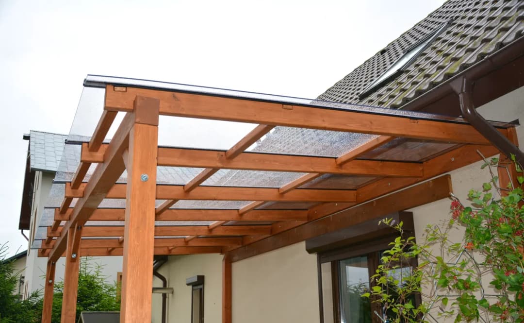 Najlepsze materiały na zadaszenie tarasu: Praktyczny poradnik wyboru