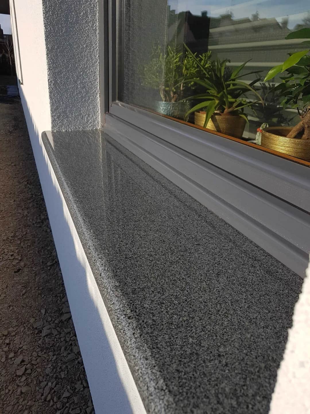 Parapety zewnętrzne z różnych materiałów. Sprawdź, co wybrać i nie przepłacić