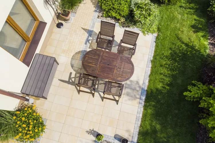 Klasa betonu na taras: uniknij błędów i wybierz idealny beton odporny na warunki