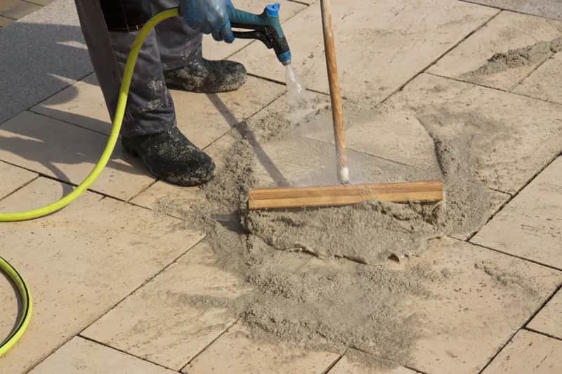 Skuteczne zabezpieczenie fug na tarasie: 5 sprawdzonych metod