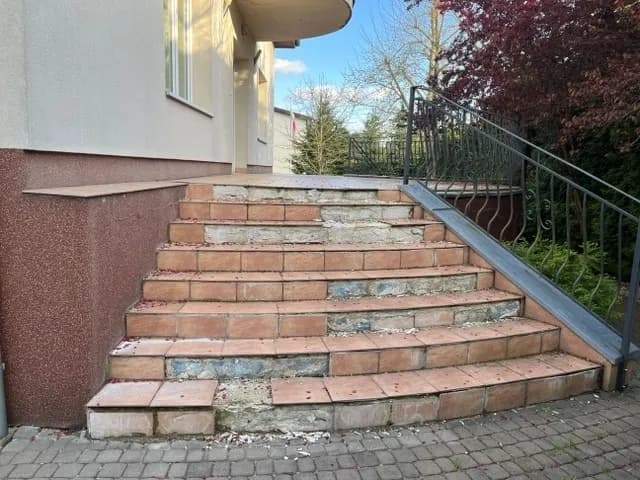 Jak naprawić taras? Skuteczne sposoby na zniszczone nawierzchnie bez kosztownych napraw