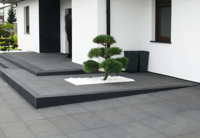 Jak zabezpieczyć i ozdobić betonowy taras zewnętrzny bez kosztownych błędów