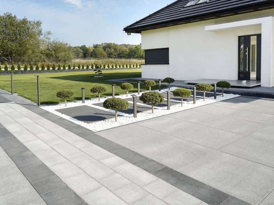 Idealna kostka brukowa na taras: jak wybrać trwały i piękny materiał