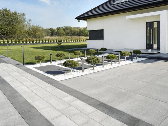 Idealna kostka brukowa na taras: jak wybrać trwały i piękny materiał