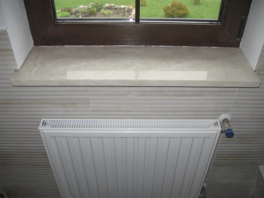 Kamienne parapety wewnętrzne: unikaj błędów przy montażu i wybierz idealne rozwiązanie