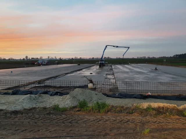 Koszt budowy płyty obornikowej. Ile zapłacisz za solidną inwestycję w gospodarstwie?