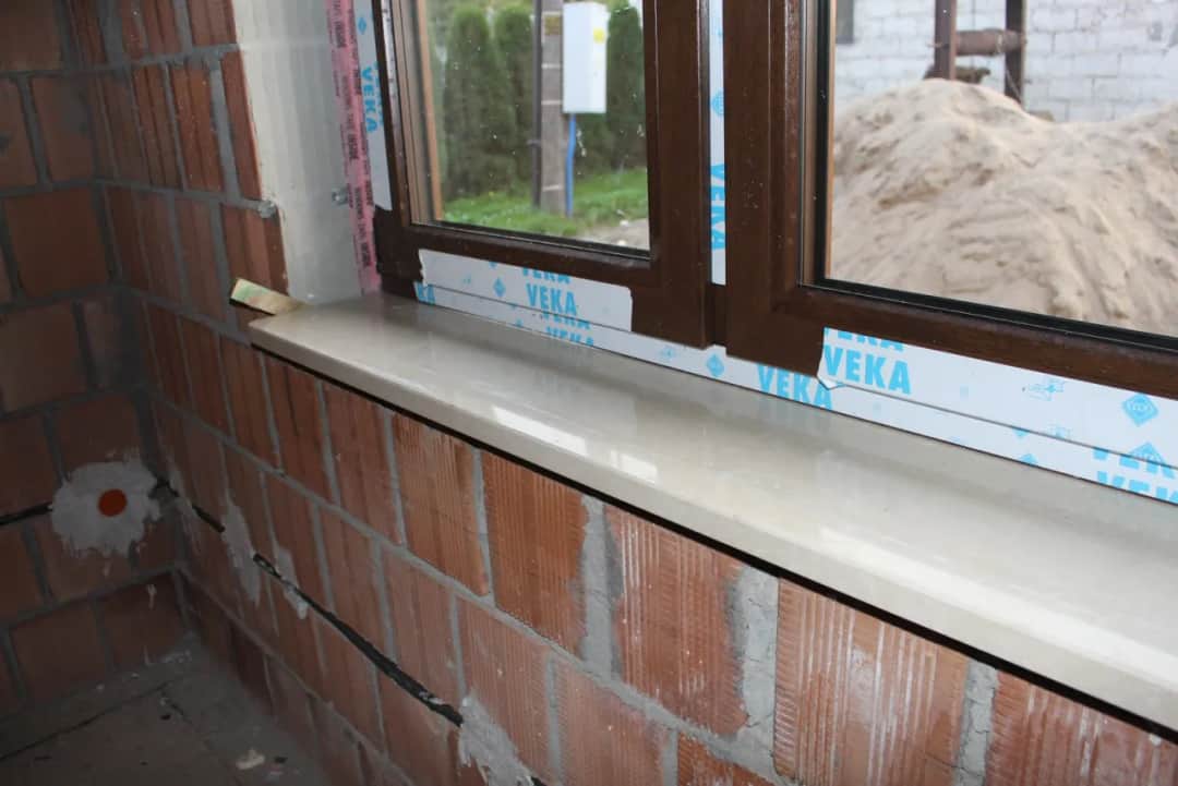 Parapety wewnętrzne: Unikaj błędów przed tynkowaniem mieszkania