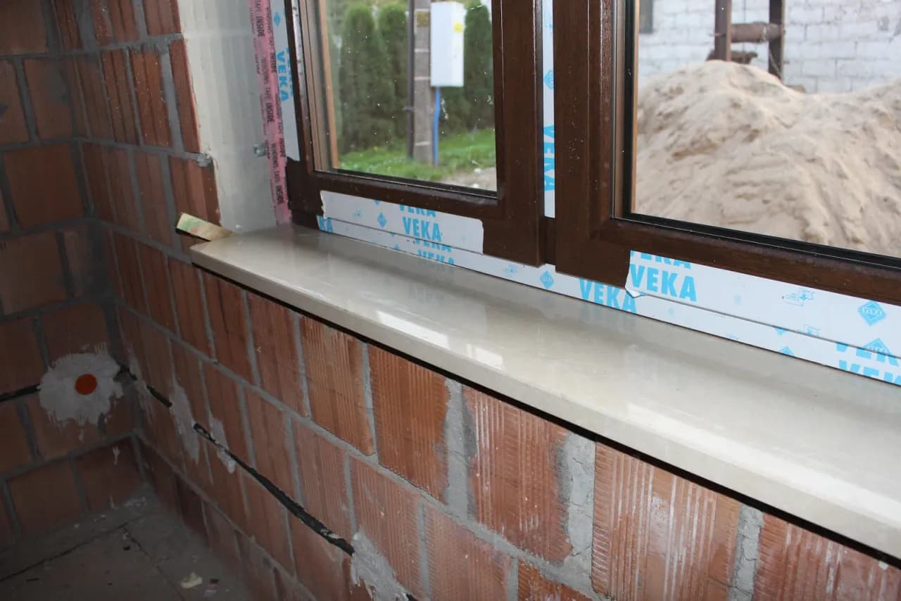 Parapety wewnętrzne: Unikaj błędów przed tynkowaniem mieszkania