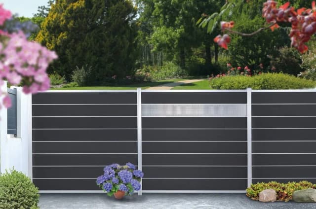 Profesjonalne ogrodzenie z deski kompozytowej krok po kroku bez błędów